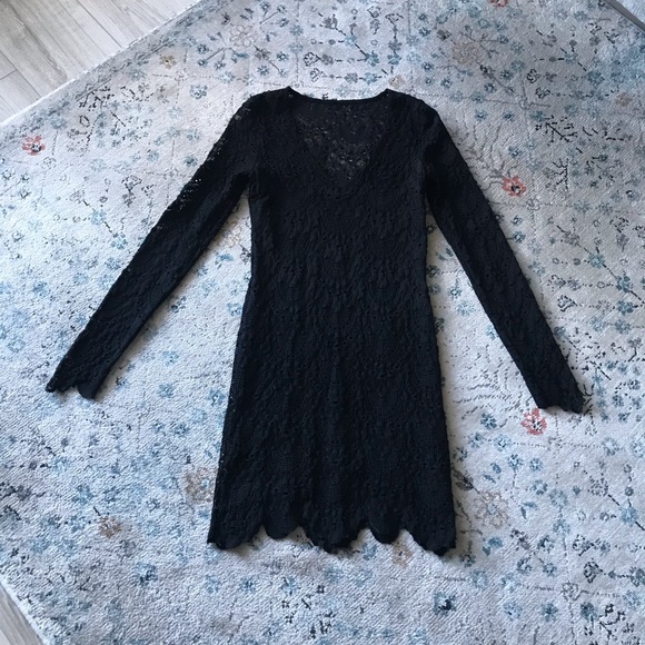 Nightcap Spanish Lace Deep V Dress in Black EUC - Picture 5 of 8